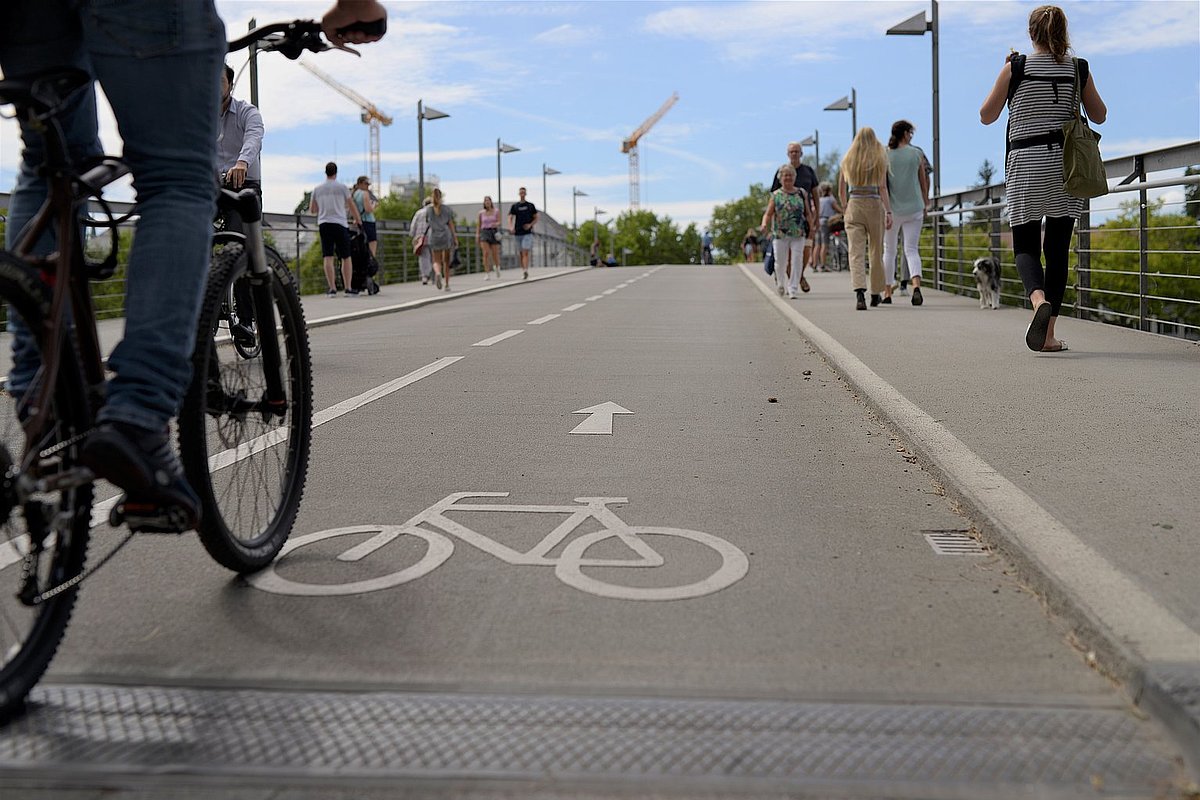 Radfahrer auf einem Fahrradweg