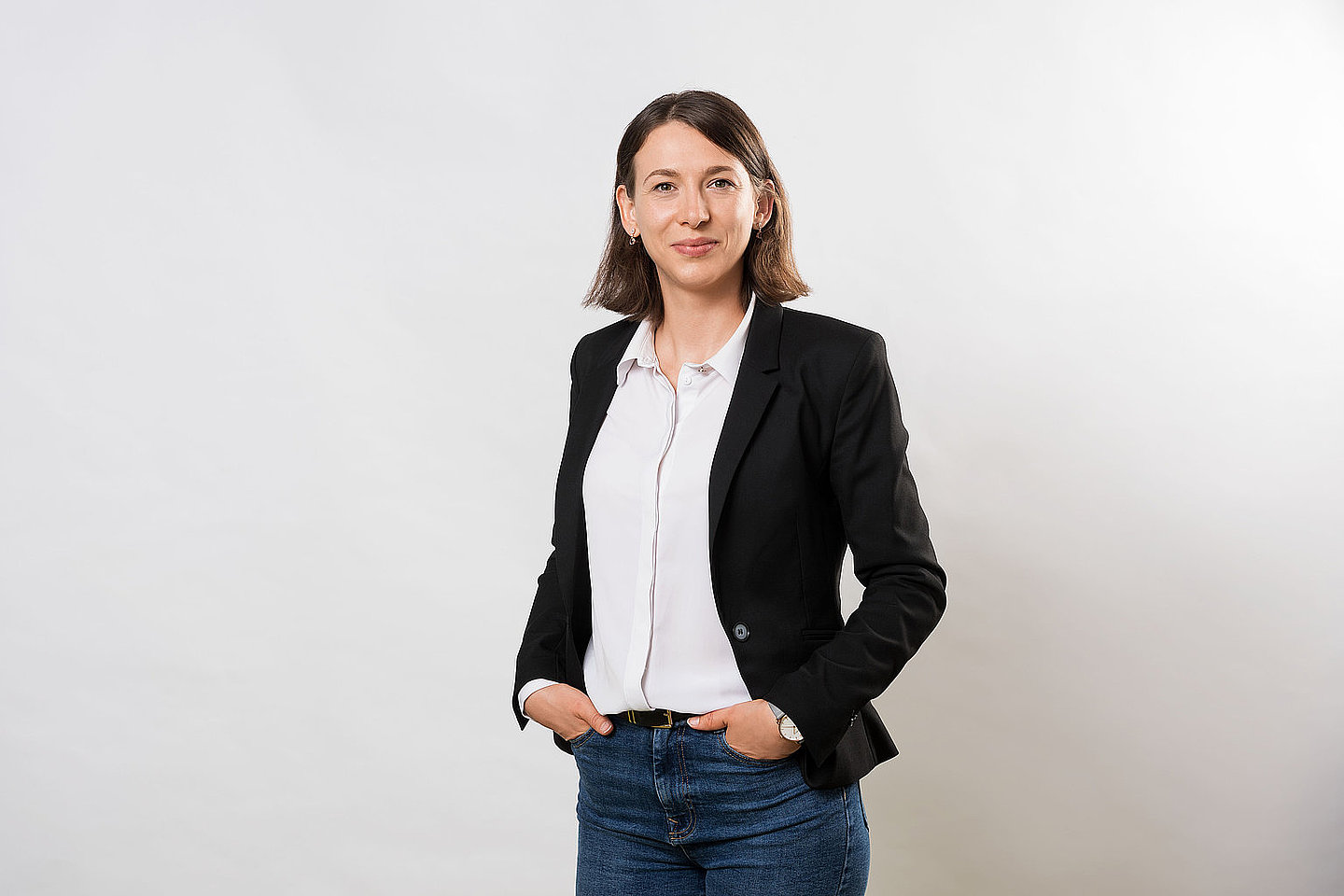 Portraitbild Natalia Mill, bei der KEA-BW im Bereich Nachhaltige Mobilität Fachreferentin für Mobilitätsstationen und Carsharing