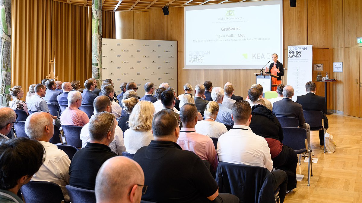 Thekla Walker beim Grußwort für den Eurropean Energy Award 2024 in Göppingen