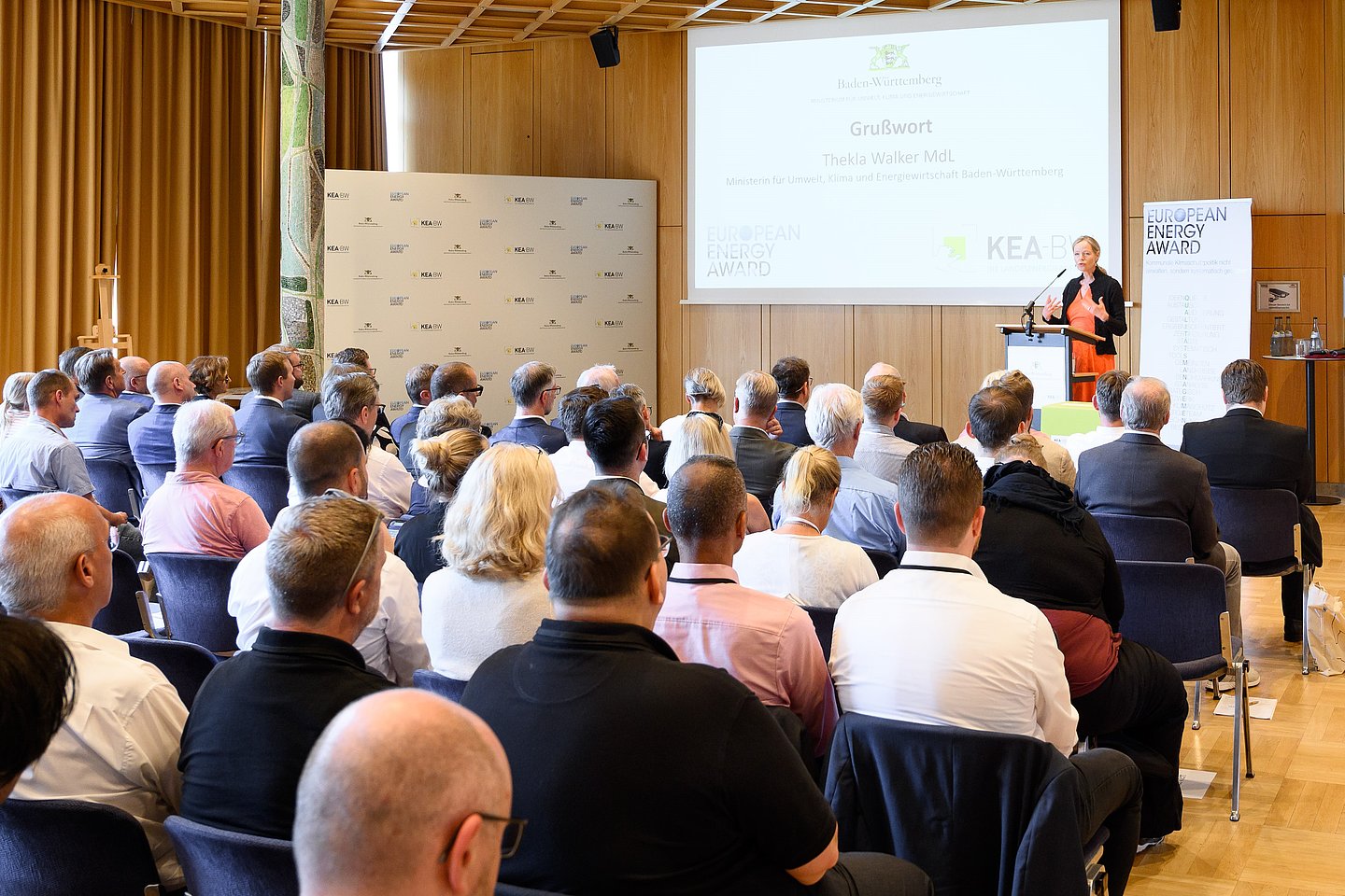 Thekla Walker beim Grußwort für den Eurropean Energy Award 2024 in Göppingen