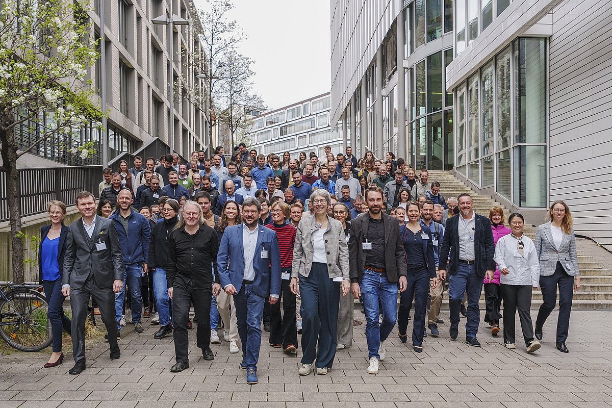 Gruppenfoto der Fachkräfte für Mobilität und Klimaschutz im Gehen