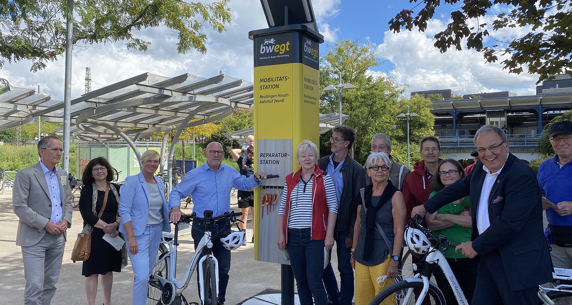 Einweihung der Mobilitätssäulen in Reutlingen vor Publikum