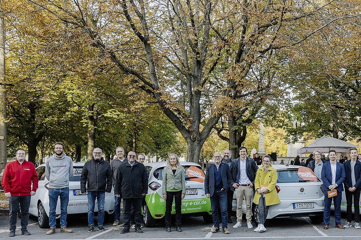 Verkehrsminister mit Vertretern von Fahrschulen und Carsharing-Anbietern