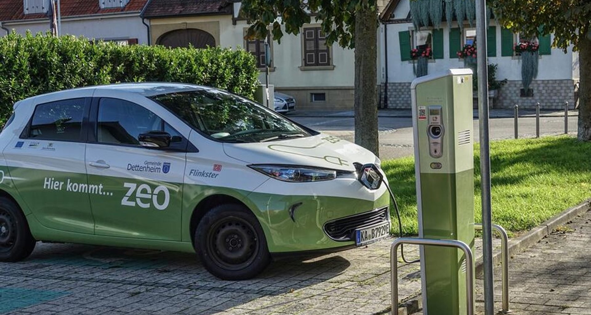 Renault Zeo an der Ladestation