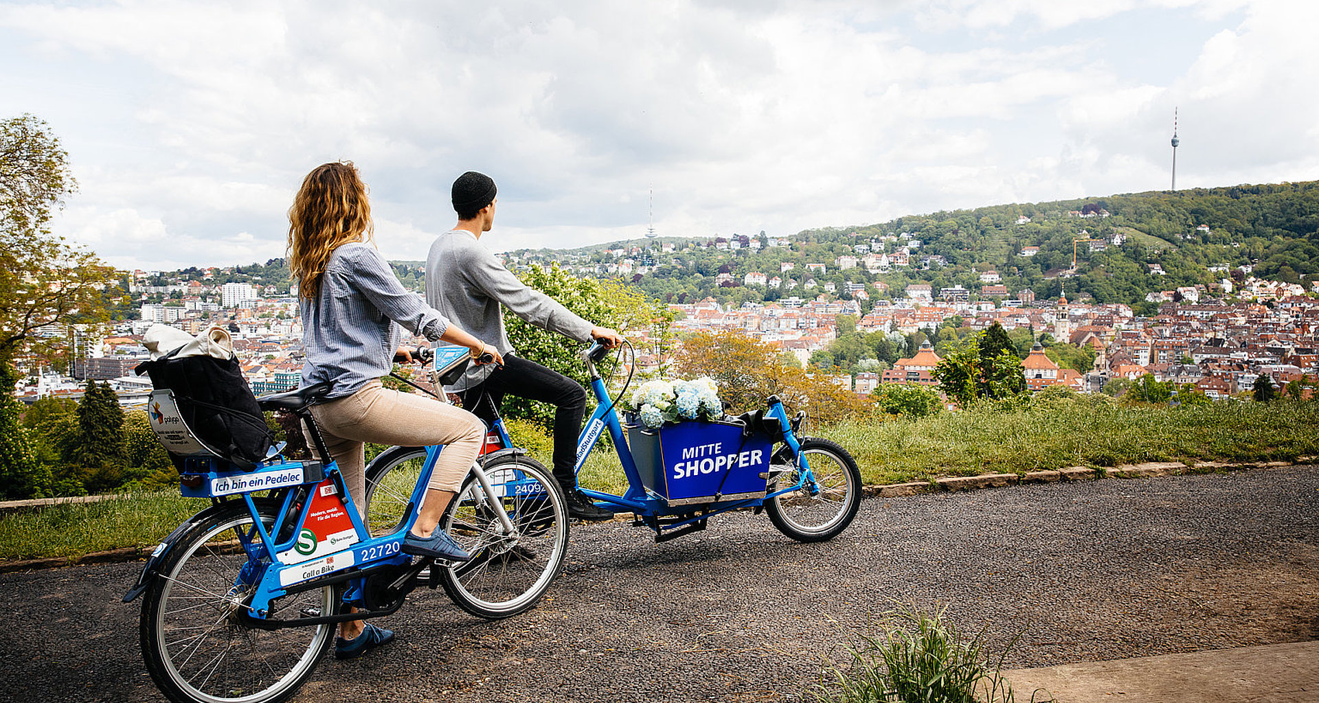 Fahrrad und Lastenfahrrad mit Ausblick auf Stuttgart