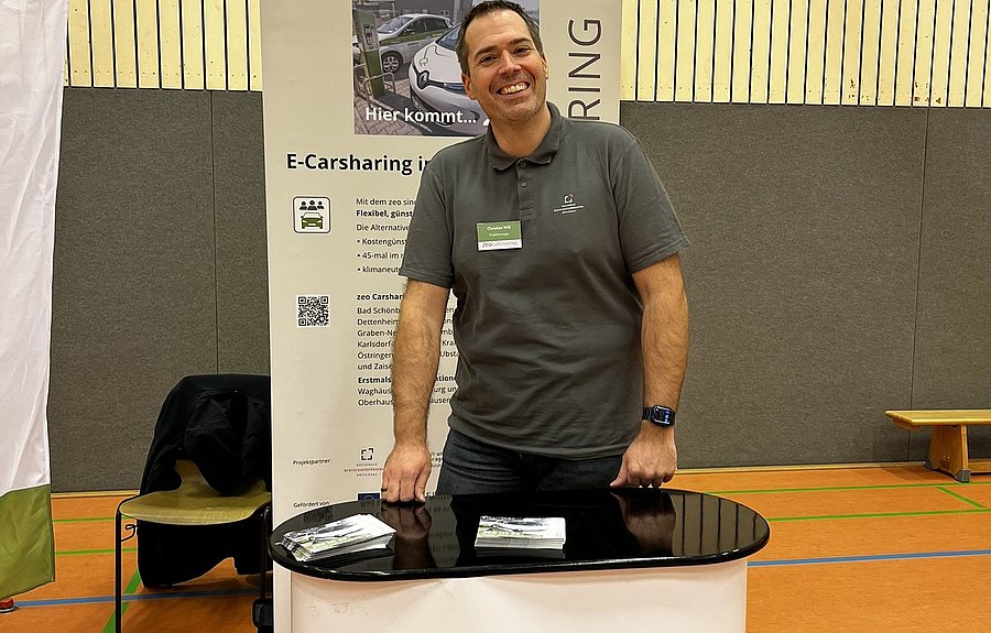 Fachkraft Christian Will am Infostand