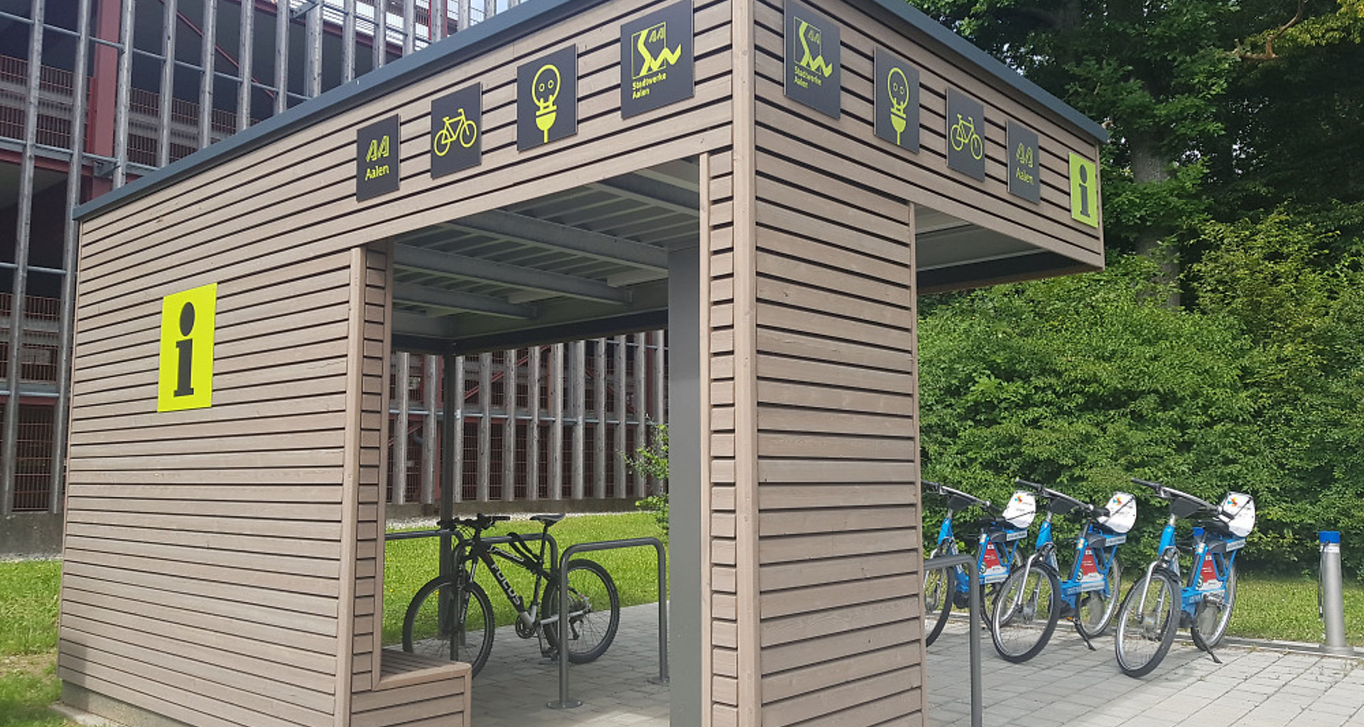 Mobilitätsstation mit E-Bikes an der Hochschule Aalen