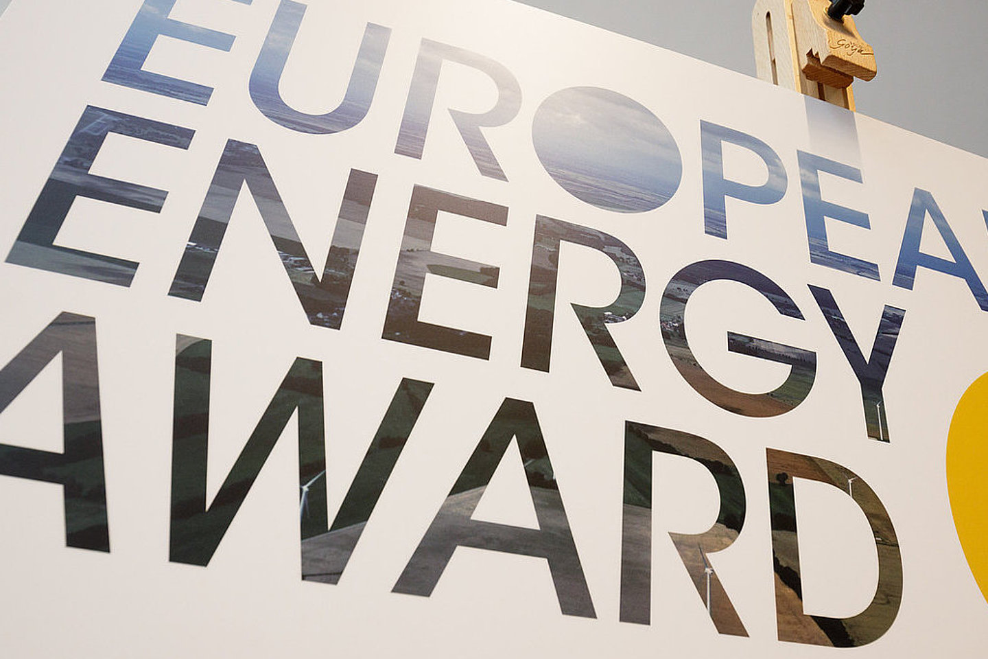 Das Foto zeigt den Schriftzug European Energy Award
