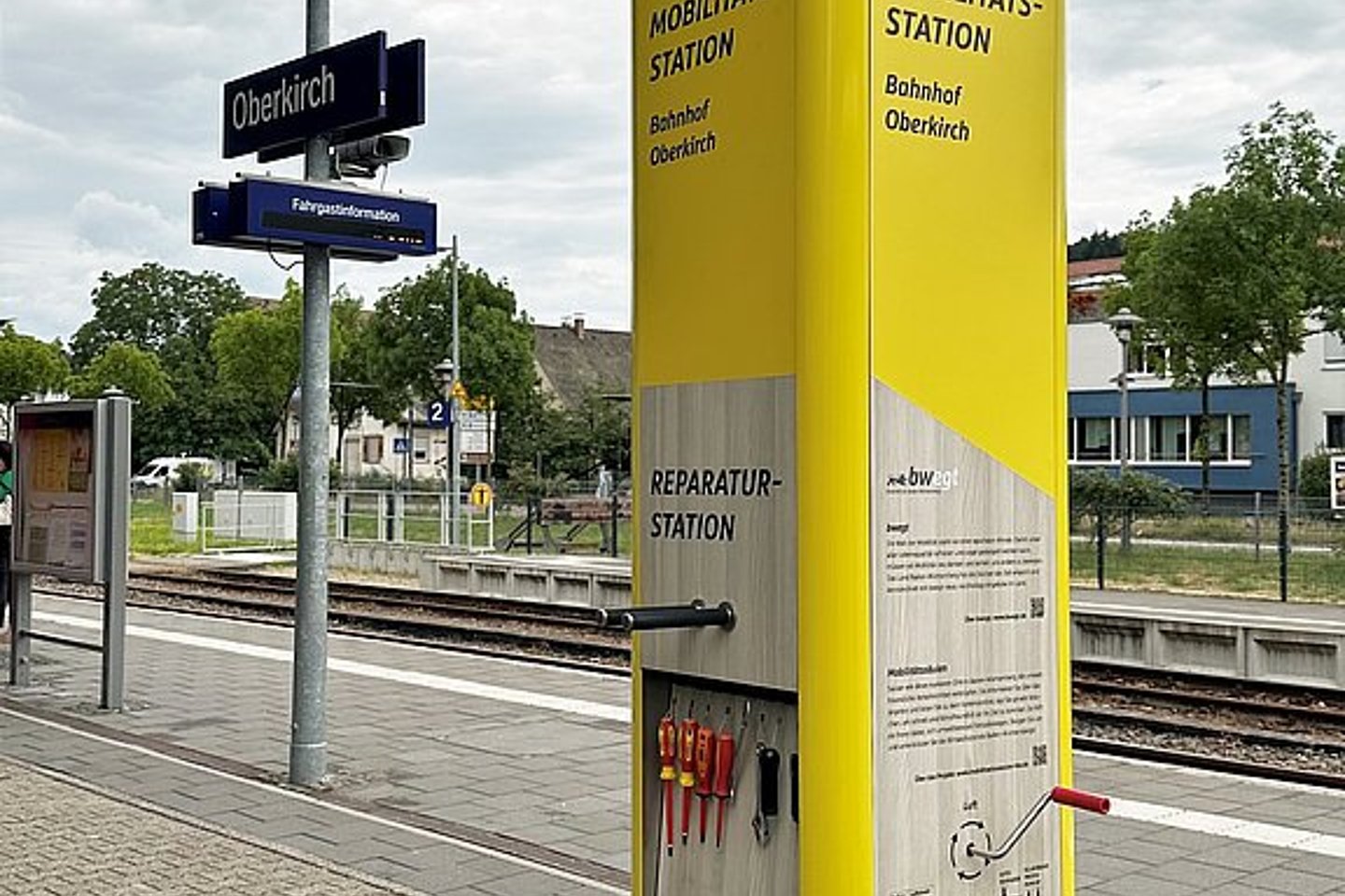 Die Mobilitätssäule in Oberkirch am Bahnhof. 
