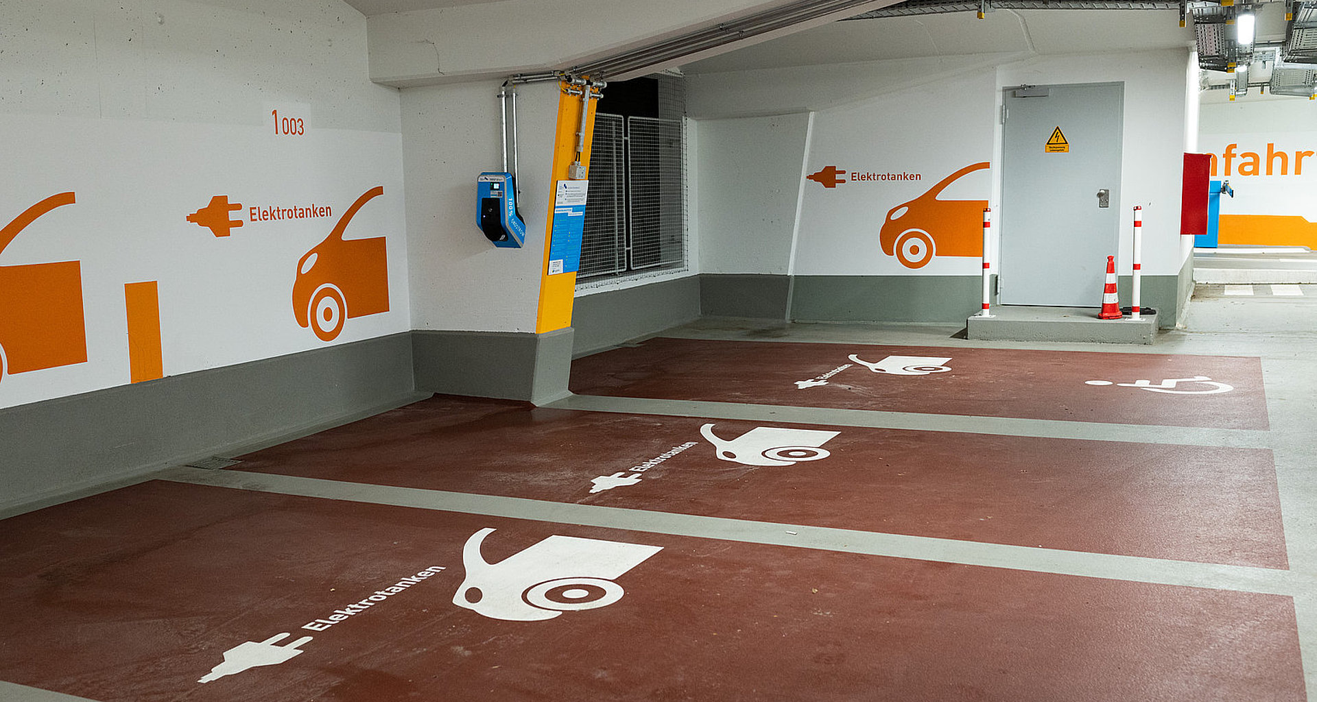 Parkplatz mit Ladepunkten in Stuttgarter Parkhaus