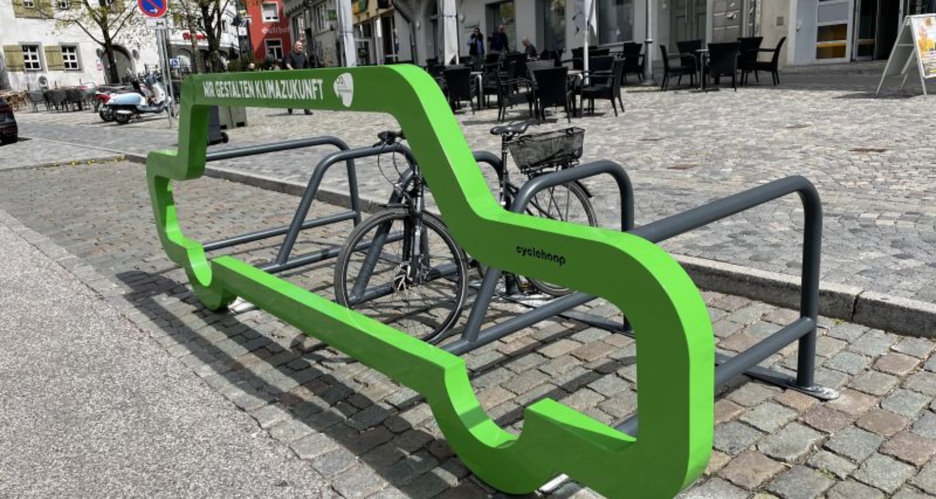 Fahrradstände mit grünem Auto Design in Ravensburg