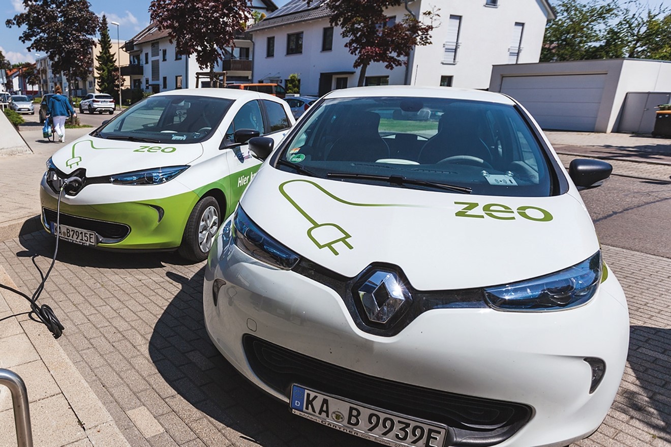 ZEO-Carsharingfahrzeug auf dem Parkplatz